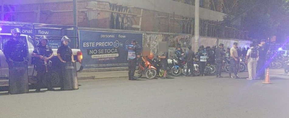 Seguridad vial: Por picadas y maniobras imprudentes se secuestraron 28 motos en un operativo - Seguridad vial: Por picadas y maniobras imprudentes se secuestraron 28 motos en un operativo