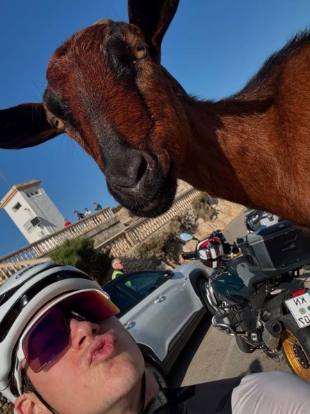 Franco Colapinto salió a andar en bicicleta y sorprendió con la compañía que encontró