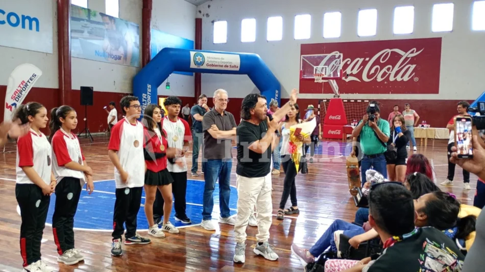 VIDEO. Sáenz recibió a la delegación salteña que participó en los Juegos Evita: "Nos emociona a todos"