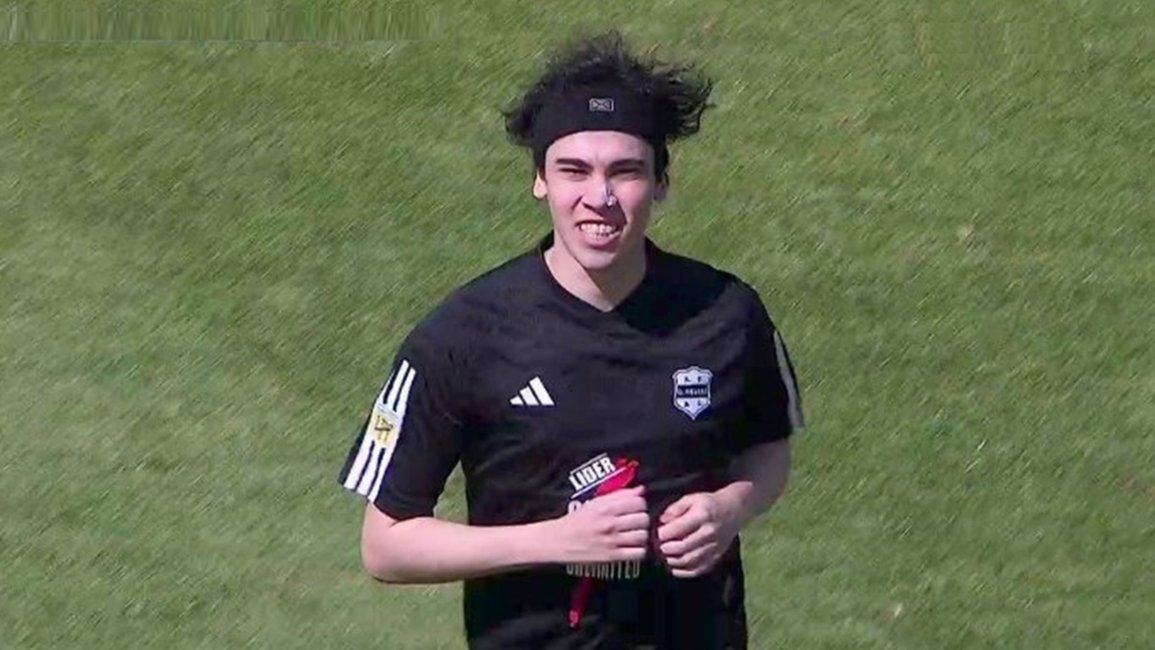 VIDEO. Polémico debut del influencer "Spreen" en Deportivo Riestra: duró 59 segundos y lo sacaron