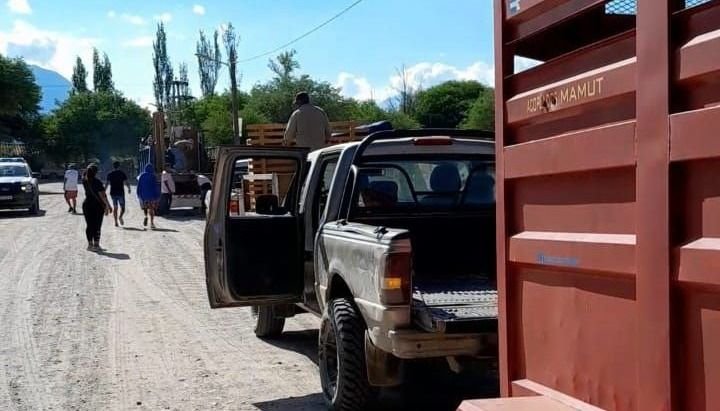 Denuncian un violento desalojo policial en un paraje de San Carlos, con la presencia de hombres encapuchados