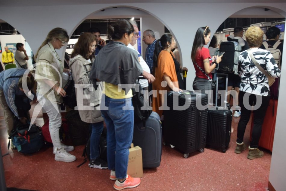  Evacuaron el aeropuerto de Salta por un bolso sospechoso que activó el protocolo de seguridad