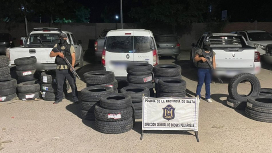 Secuestran un cargamento de 100 neumáticos sin aval legal en la Ruta Nacional 50