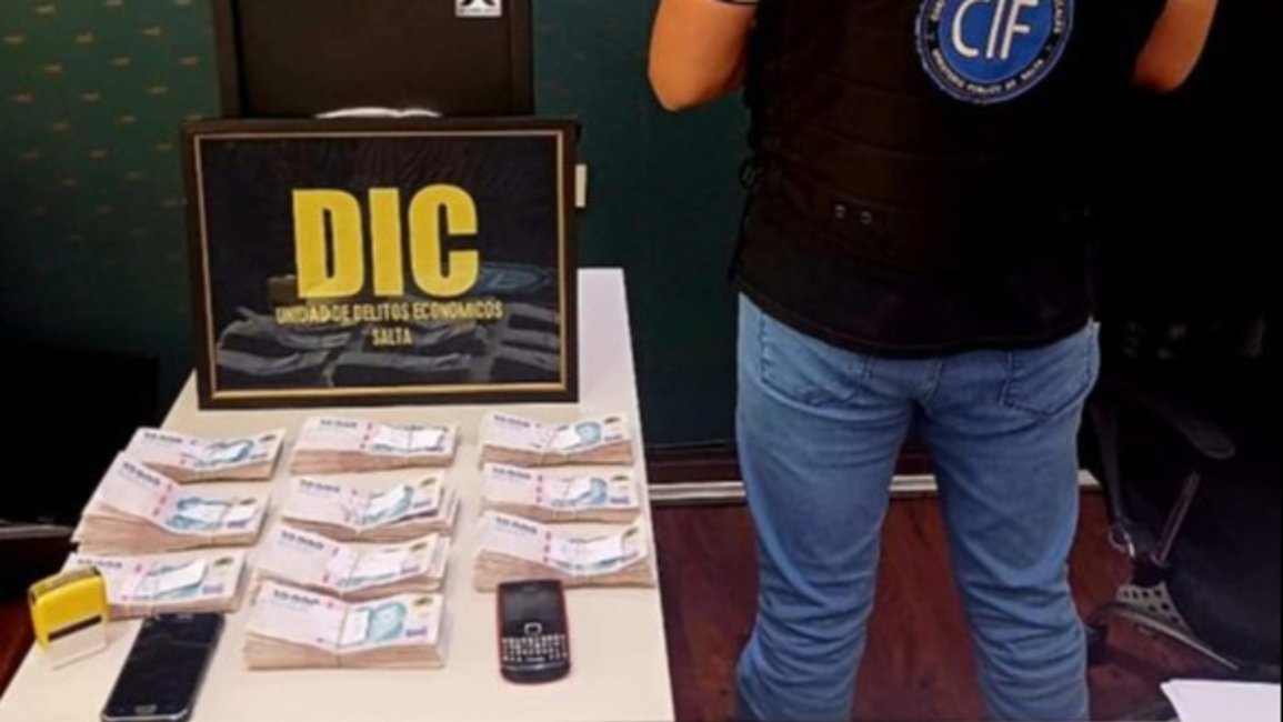 Allanan tres domicilios en Salta por estafas vinculadas a la construcción de viviendas