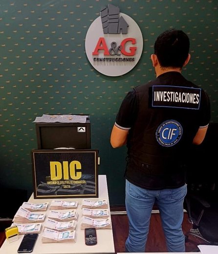 Allanan tres domicilios en Salta por estafas vinculadas a la construcción de viviendas