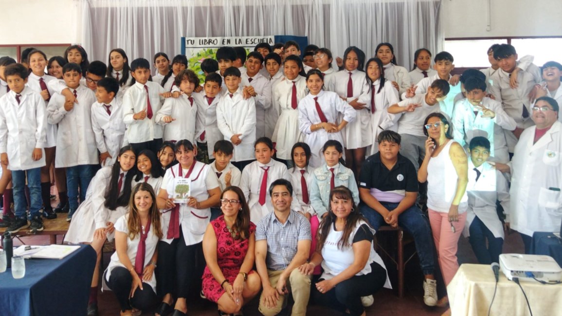 Alumnos de distintos colegios escribieron un libro en Metán