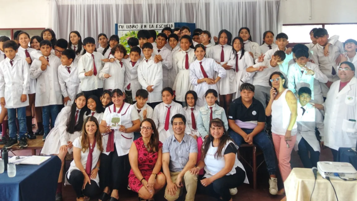 Alumnos de distintos colegios escribieron un libro en Metán