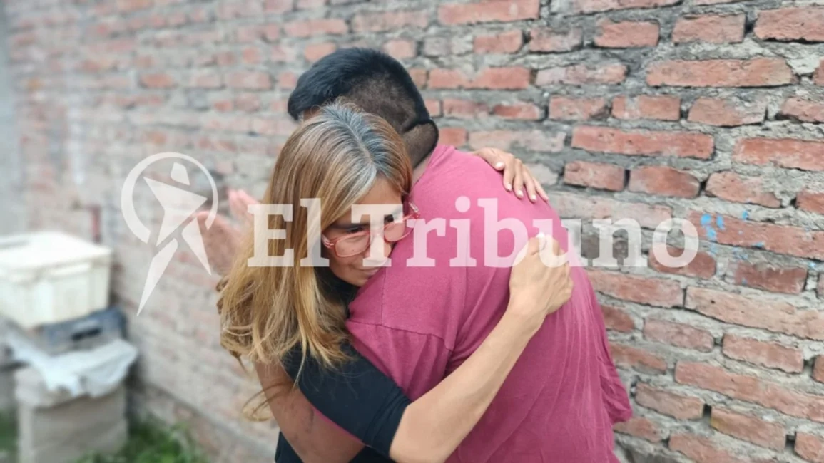 Una madre pide ayuda urgente para su hijo con retraso mental: necesita medicación esencial y fue atacado por malvivientes tras escapar de su casa