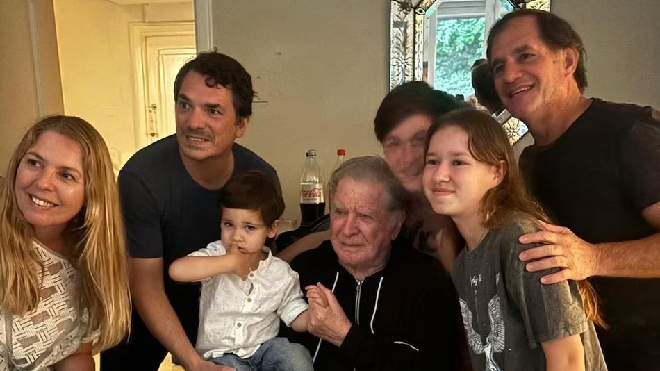 Arturo Puig celebró sus 80 años marcado por la ausencia de Selva Alemán y el amor de su familia