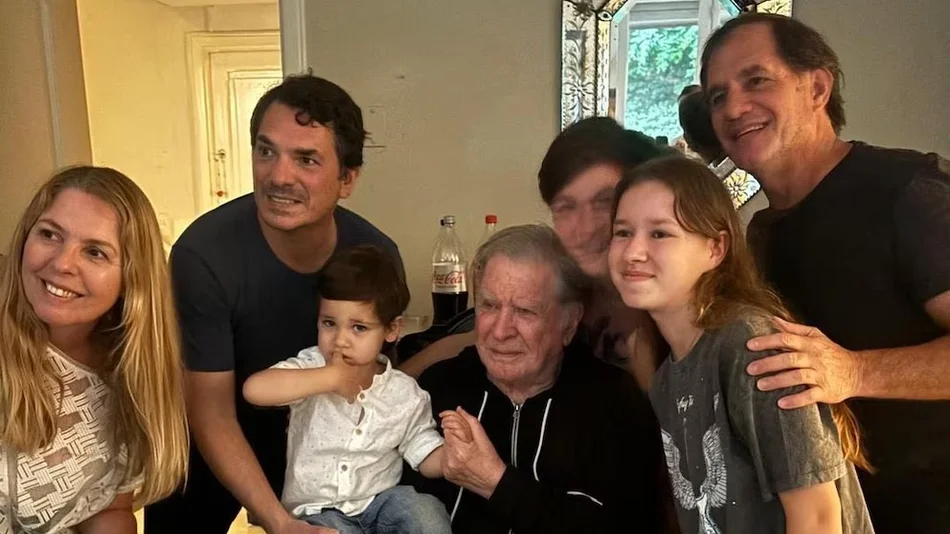 Arturo Puig celebró sus 80 años marcado por la ausencia de Selva Alemán y el amor de su familia