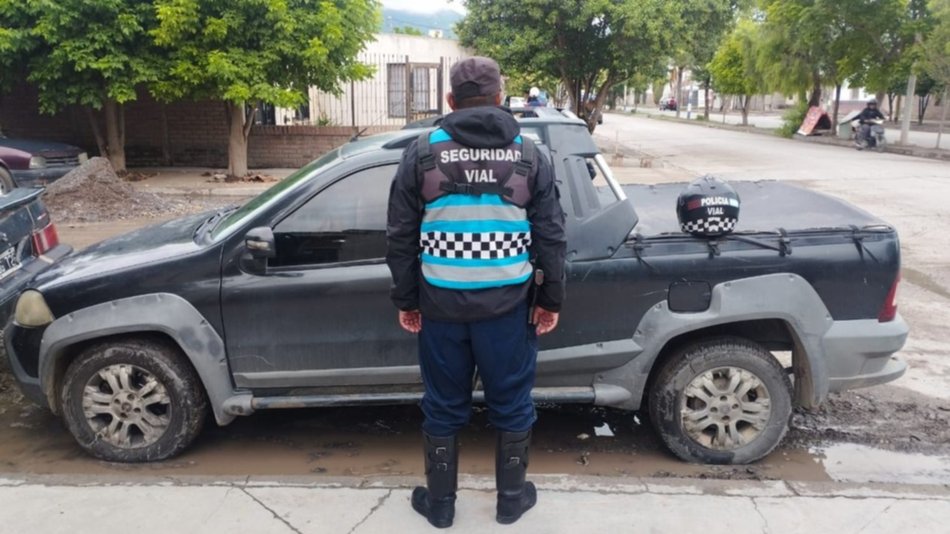 Seguridad Vial recuperó una pickup y una moto con pedidos de secuestro, y un auto con patente "trucha"