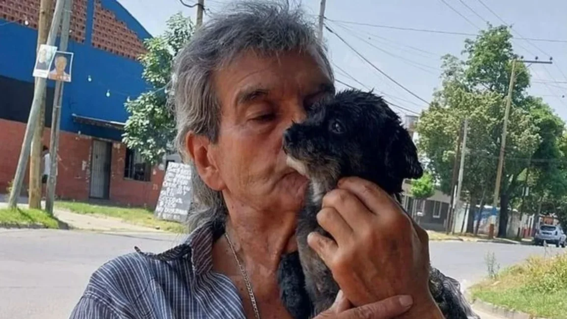 VIDEO: La emoción de Víctor, el hombre que recuperó a su perrito "Muñeco": "Es todo para mí"