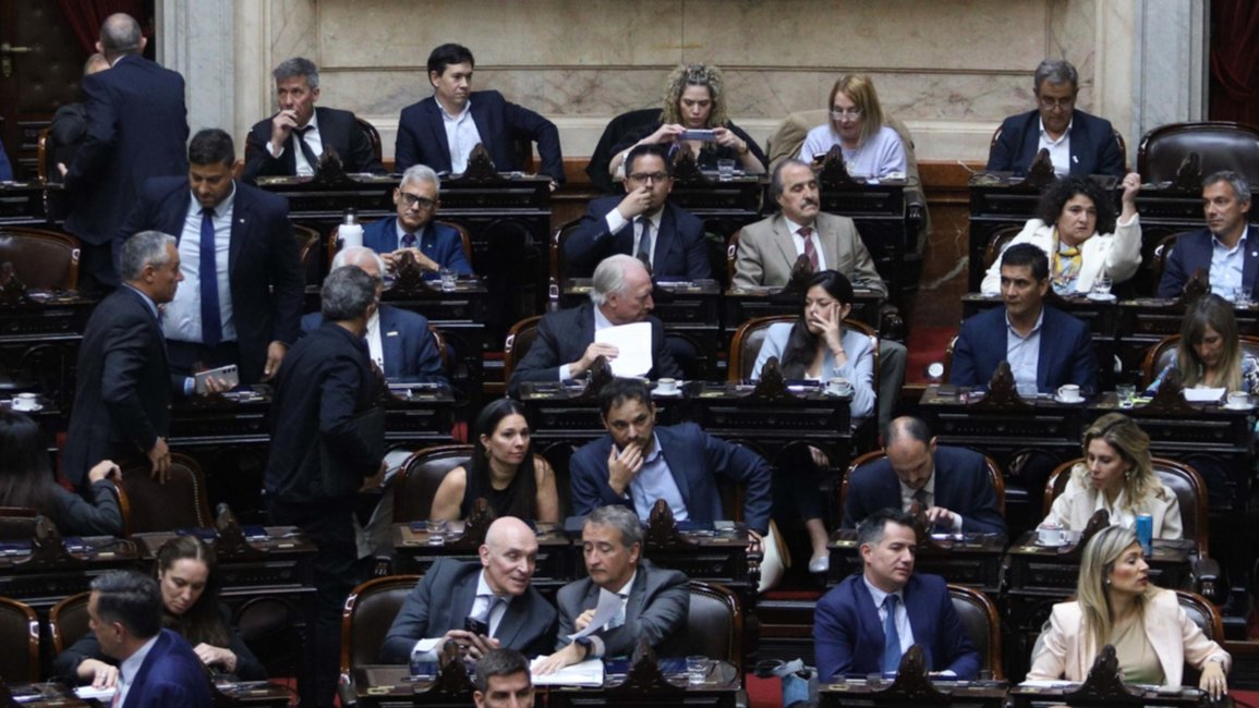 PRO, UCR y LLA insistirán con la ley de ficha limpia