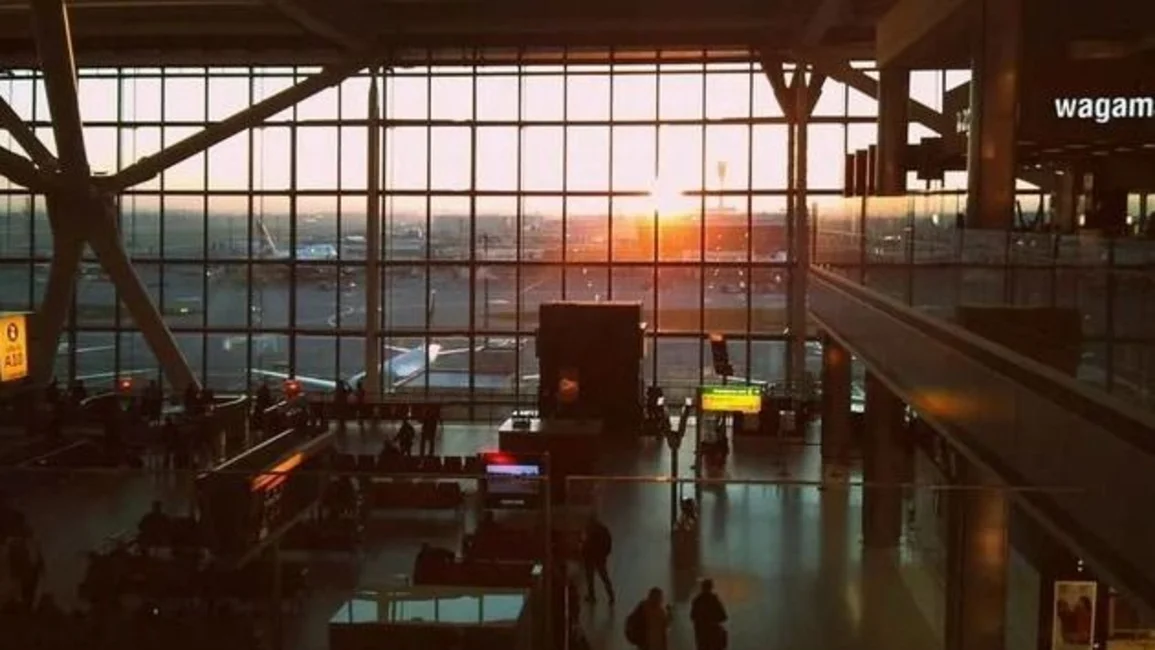 Desalojan el aeropuerto de Gatwick en Londres, tras la detonación un paquete en la Embajada de EE.UU.