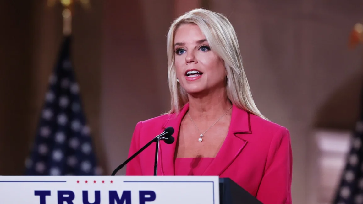 Pam Bondi será la fiscal general de Donald Trump 