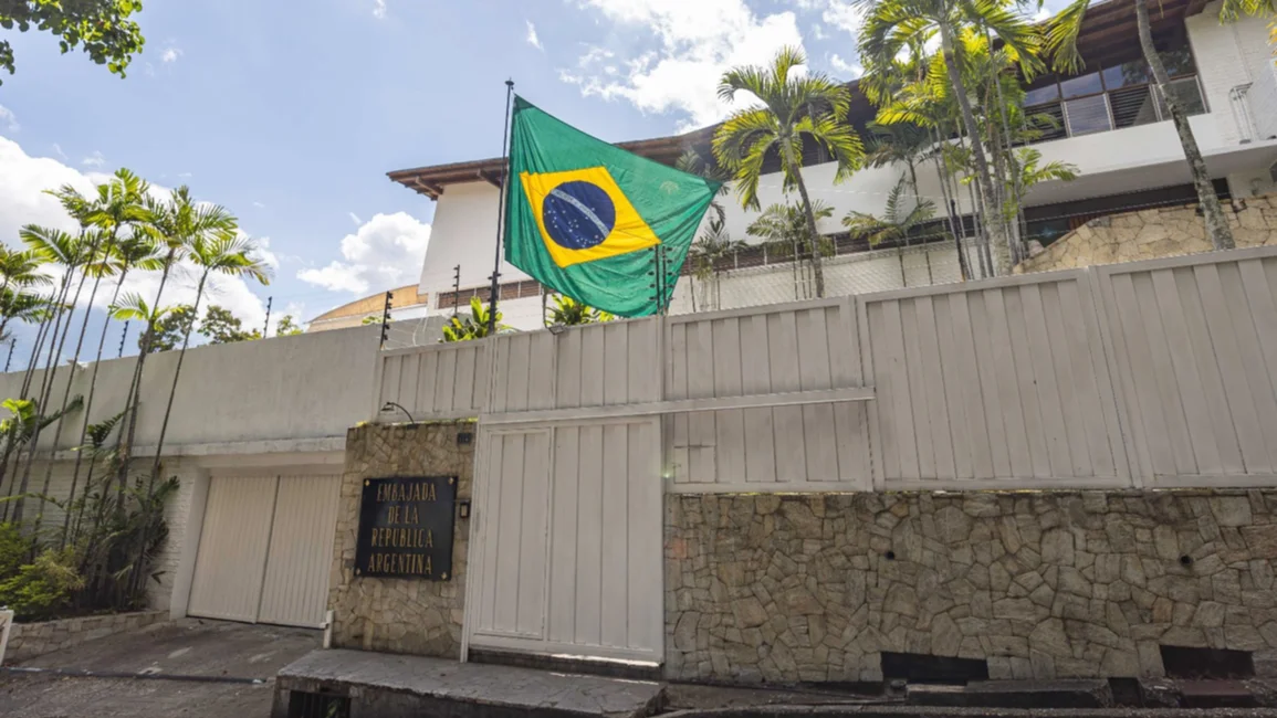 Tensión en la Embajada argentina en Caracas