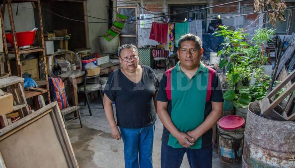 ¡Insólito! Una mujer denuncia que quieren tapar la única salida de su casa y dejarla encerrada