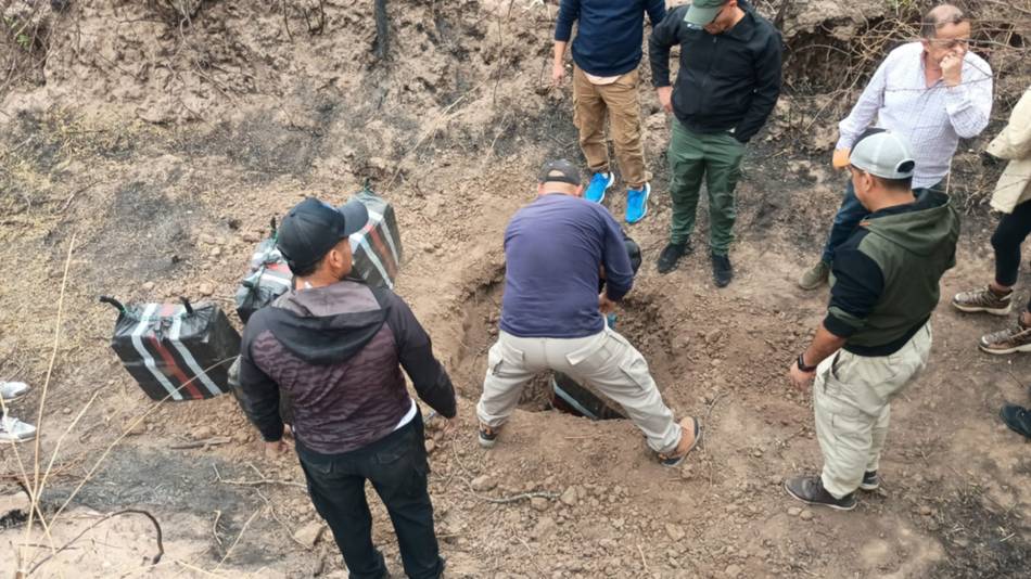 Narcotráfico en Salta: encontraron droga enterrada donde intentó aterrizar una avioneta y ya son 364 kilos de cocaína secuestrados