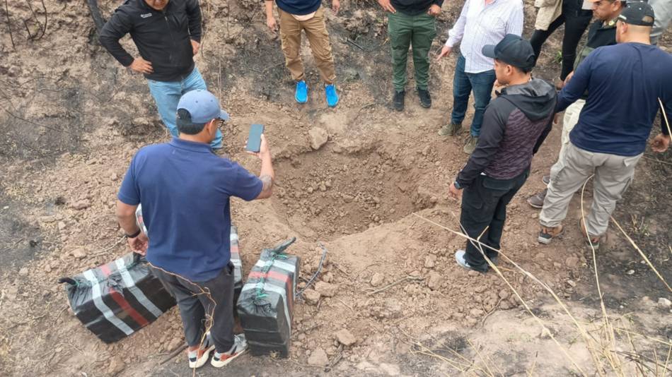 Narcotráfico en Salta: encontraron droga enterrada donde intentó aterrizar una avioneta y ya son 364 kilos de cocaína secuestrados