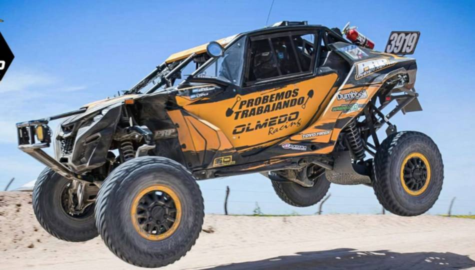 Alfredo y Tomás Olmedo van por la gloria en la competencia de rally raid "Baja 1000" en el norte de México
