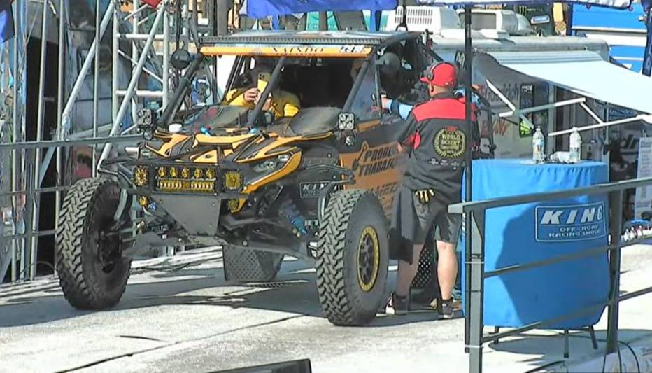 Alfredo y Tomás Olmedo van por la gloria en la competencia de rally raid "Baja 1000" en el norte de México- Alfredo y Tomás Olmedo van por la gloria en la competencia de rally raid "Baja 1000" en el norte de México