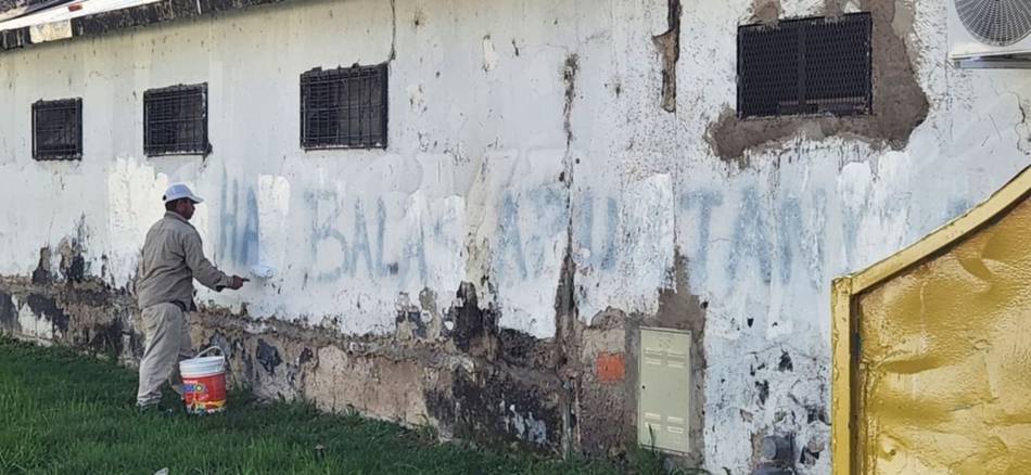 Pintadas amenazantes contra el presidente y la CD de Central Norte en la sede del club