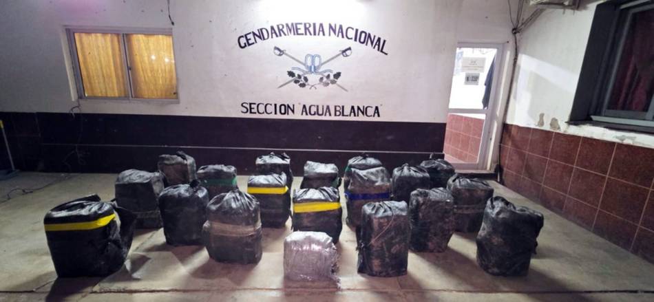 Tras un tiroteo en el monte, Gendarmería secuestró 431 kilos de cocaína en Aguas Blancas