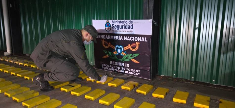 Tras un tiroteo en el monte, Gendarmería secuestró 431 kilos de cocaína en Aguas Blancas