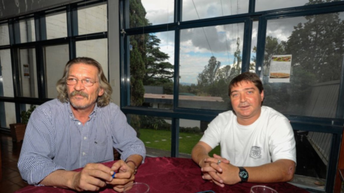 Del Carlo contraataca: De 11 que votan, 6 decidieron que siga Pascutti como DT
