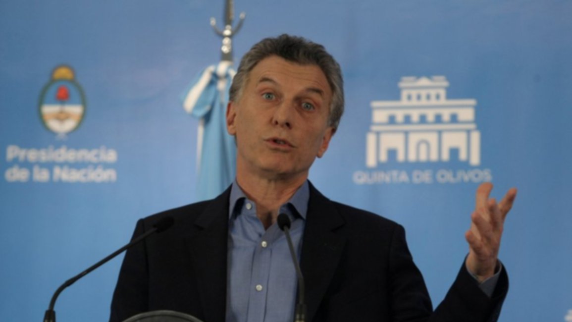 Macri firmó un decreto para eximir el aguinaldo de Ganancias