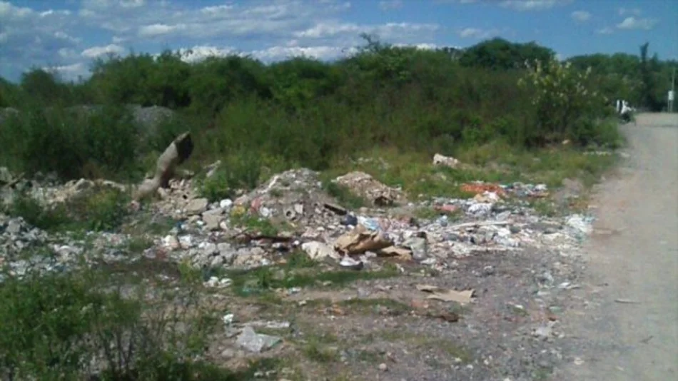 El río Carabajal, convertido en un basural a cielo abierto