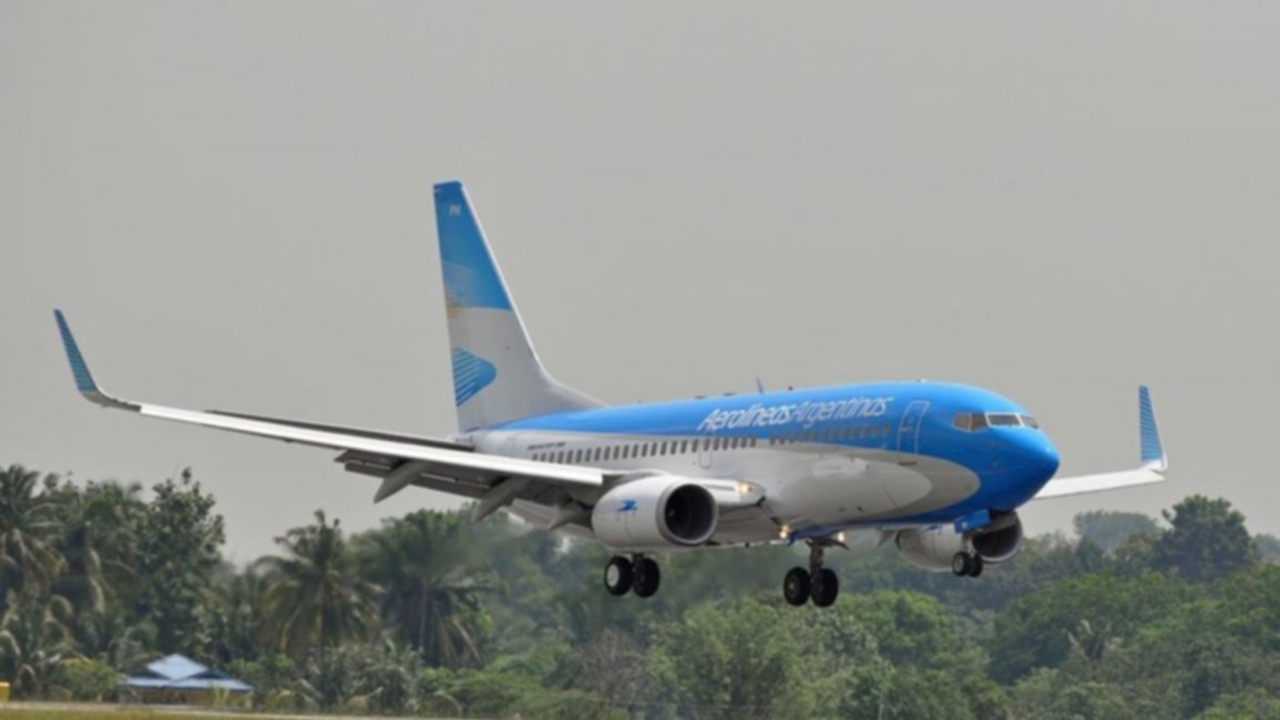 El paro de líneas aéreas finalizó  al mediodía