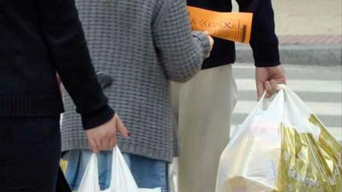El cobro de bolsas plásticas sigue en debate