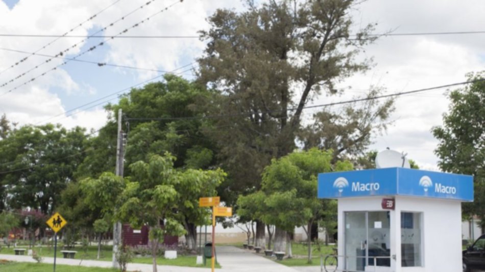 Largas colas para cobrar jubilaciones en La Merced