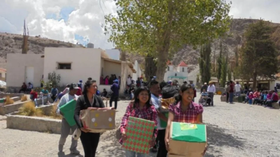Cajas con alimentos para una feliz Nochebuena en los cerros
