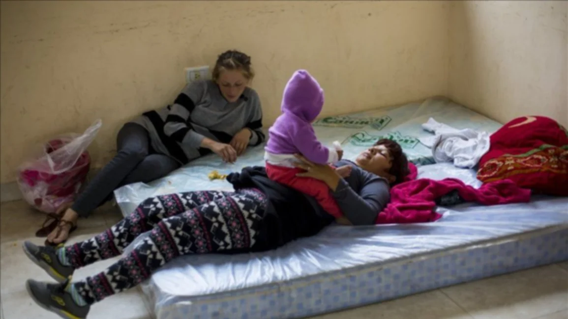 El drama de las familias que pasaron la noche en el CIC