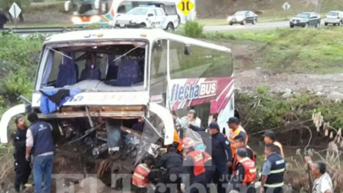 Micro que partió de Salta dejó 44 heridos