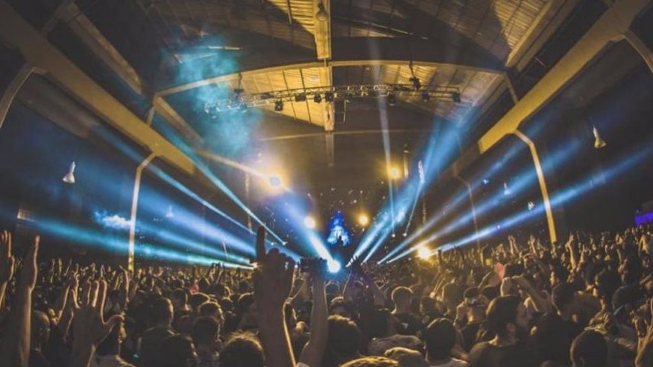 Un hombre sufrió muerte cerebral por consumir éxtasis en una fiesta electrónica 