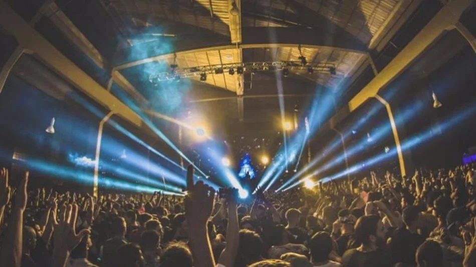 Un hombre sufrió muerte cerebral por consumir éxtasis en una fiesta electrónica 