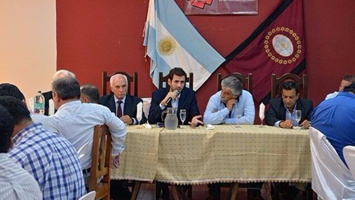 El ministro de Economía afirmó que está asegurado el pago de sueldos y aguinaldo en los municipios
