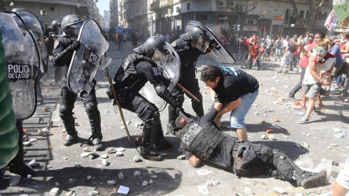 Más de 80 heridos y al menos 60 detenidos 