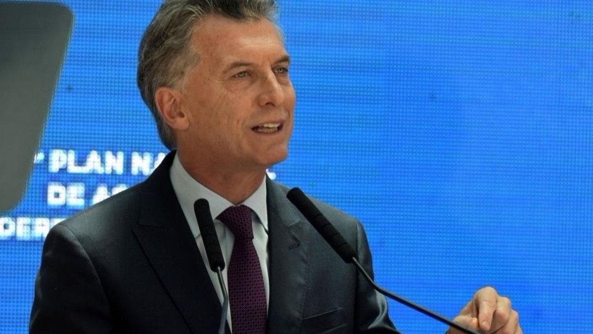  Macri firmó el decreto del bono compensatorio para jubilados, pensionados y beneficiario de la AUH