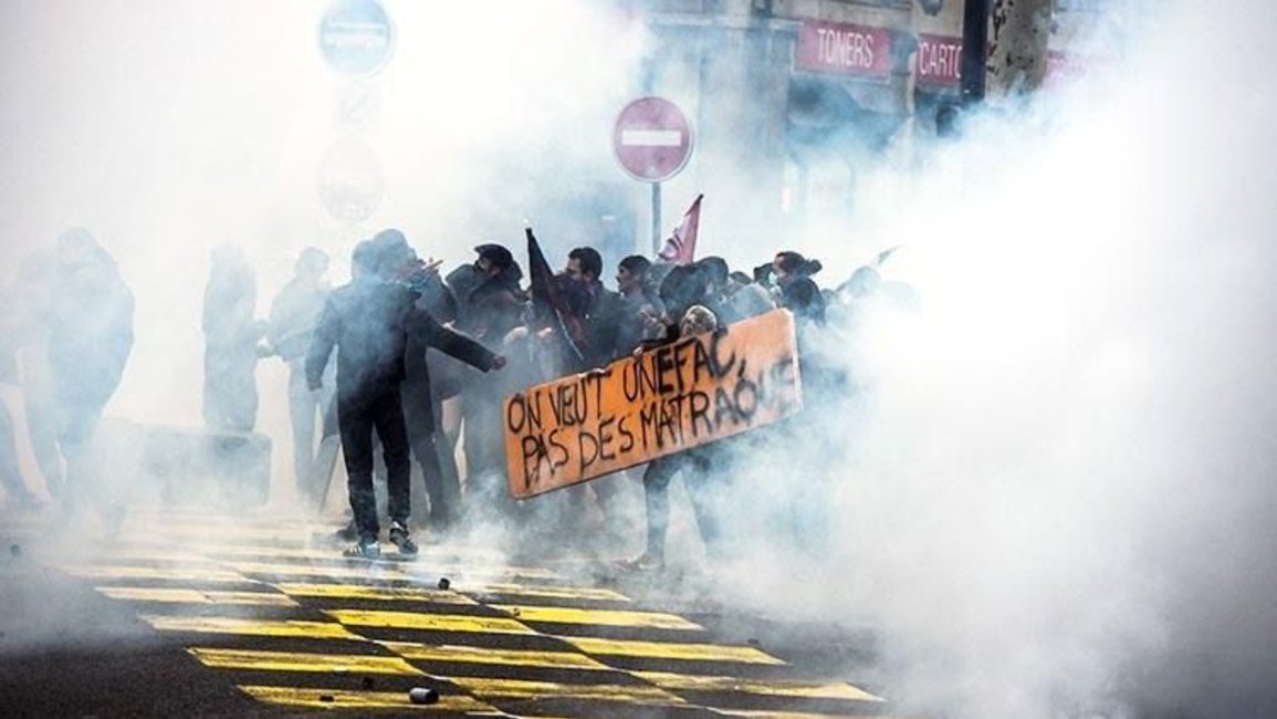 Máxima tensión: el Gobierno francés desplegó 90.000 policías para contener las protestas 