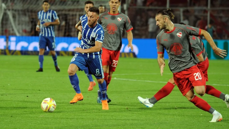 El rojo se aleja y el halcón se asoma
