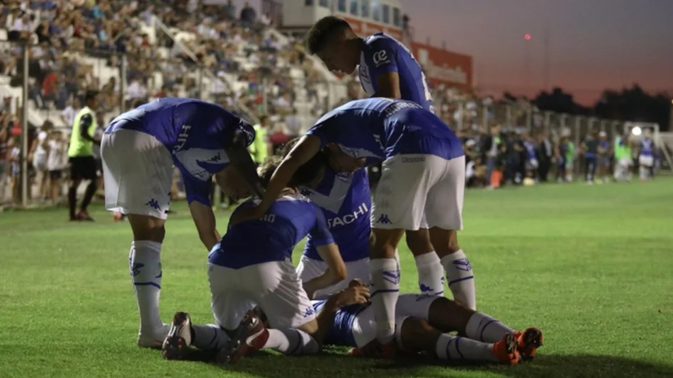 En un partido plagado de goles, Patronato empató con Vélez