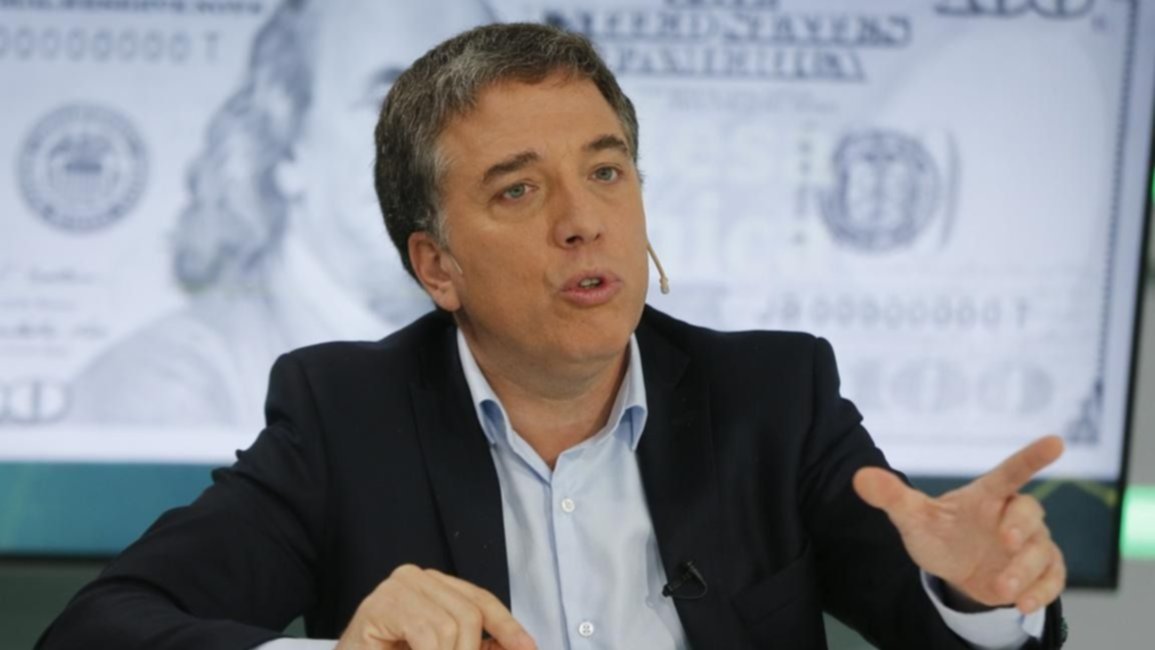 Para Dujovne, Argentina "está terminando de superar la crisis"