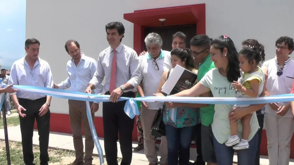 Urtubey entregó viviendas y soluciones habitacionales
