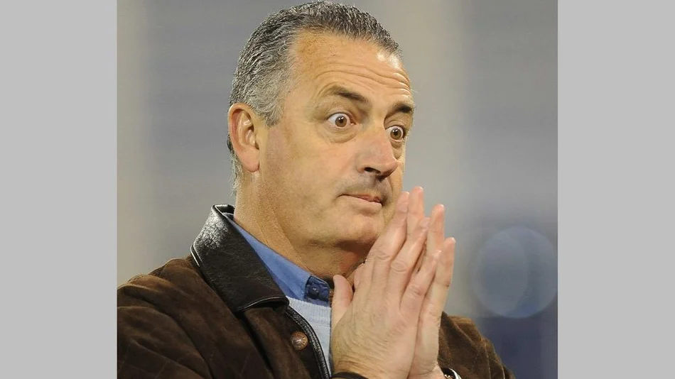 Alfaro cortó las vacaciones y llega al país para hablar con Burdisso y Angelici 