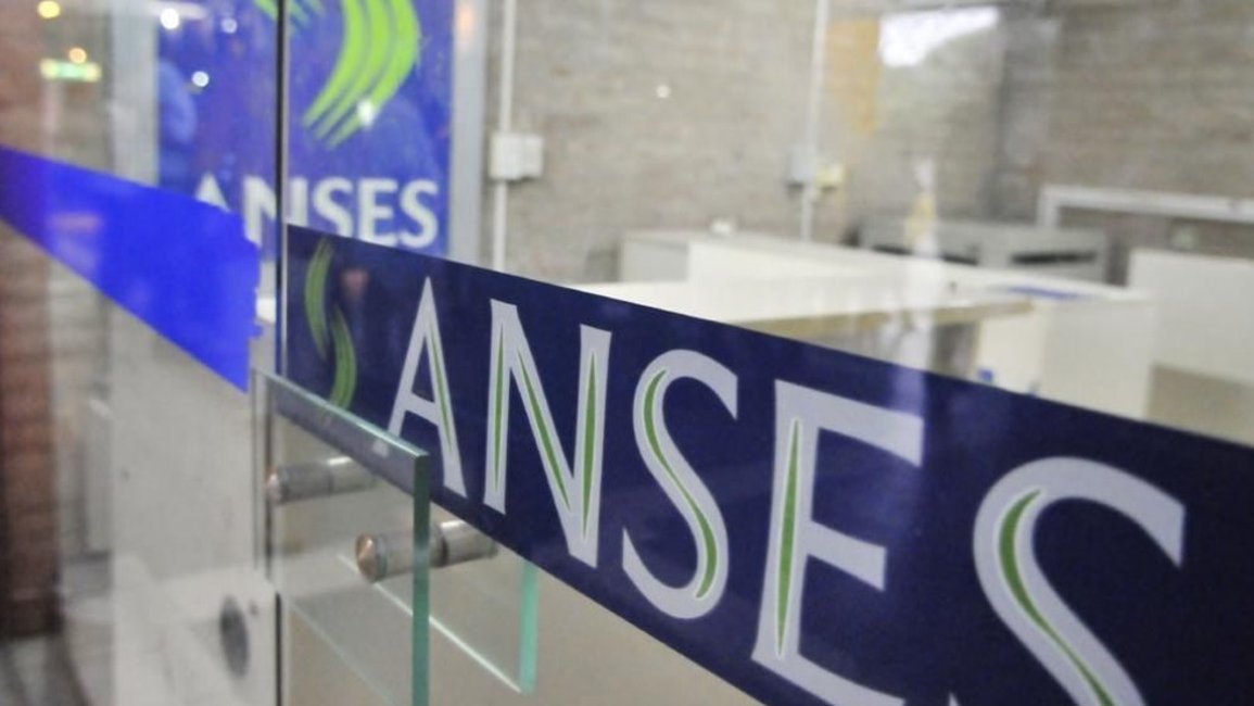 En búsqueda de financiamiento, el Gobierno toma 86 mil millones de pesos de la Anses
