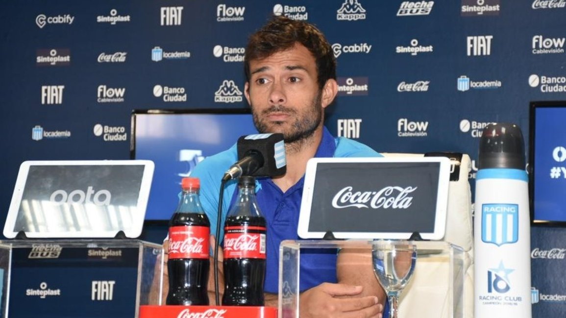 Cvitanich: “no descarto terminar mi carrera en Racing”